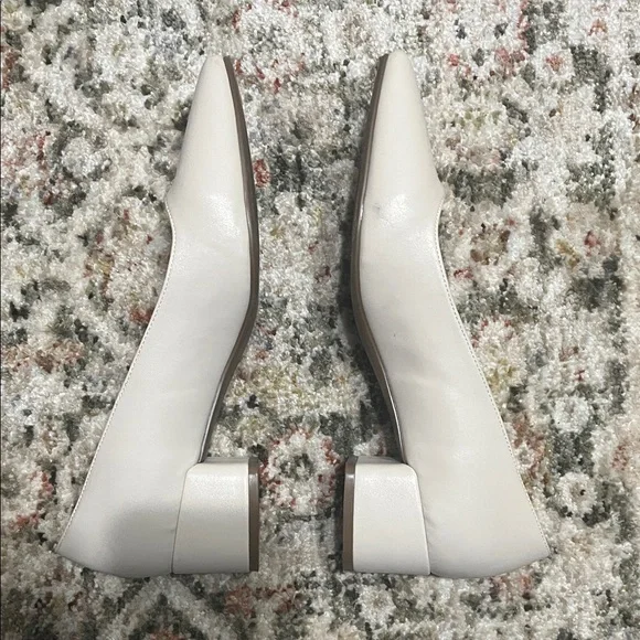 Liz Claiborne Cream Women's Heels - Picture 2 of 4